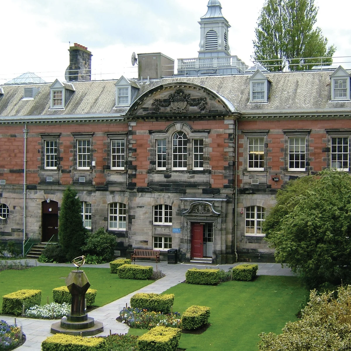 The University of Dundee: A Complete Guide for Prospective Students
